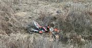 Wyjechał motocyklem crossowym pojeździć po skarpie. Teraz leży połamany w szpitalu