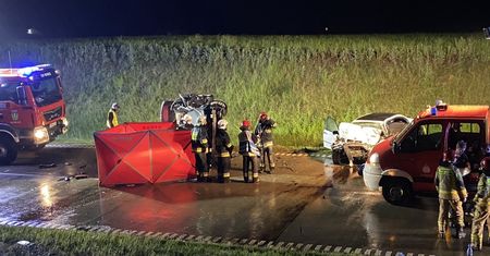 Makabryczny wypadek na łączniku A4. Zderzenie dwóch bmw. Zginęły młode osoby