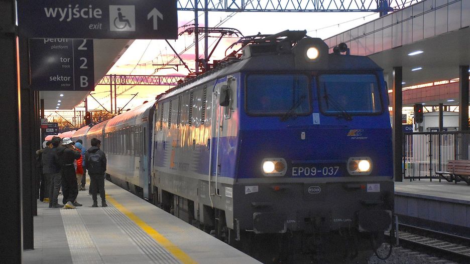 Oświęcim od 14 grudnia 2025 straci bezpośrednie połączenie kolejowe z Warszawą, a w wakacje 2026 - z Kołobrzegiem