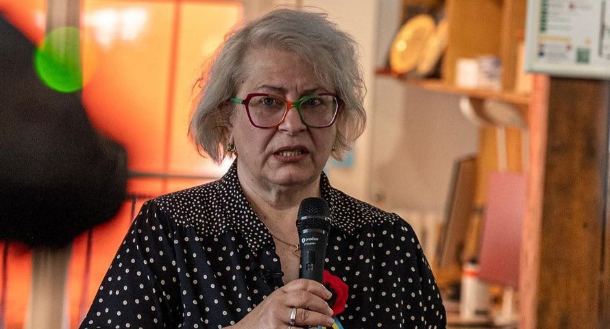 Ścigana w Rosji dziennikarka zbiegła do Francji. Pomogli Reporterzy bez Granic