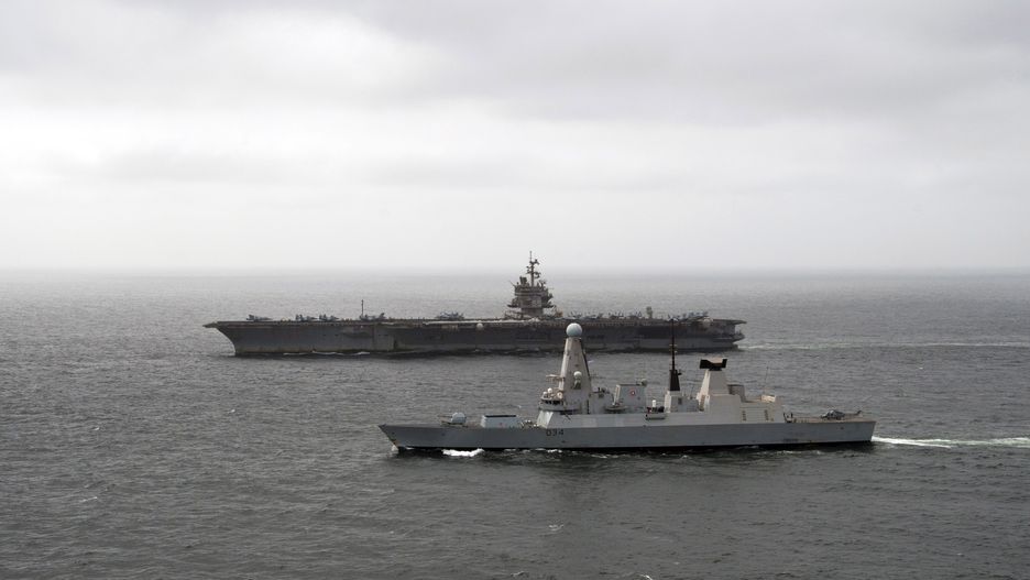 USS Enterprise i HMS Diamond