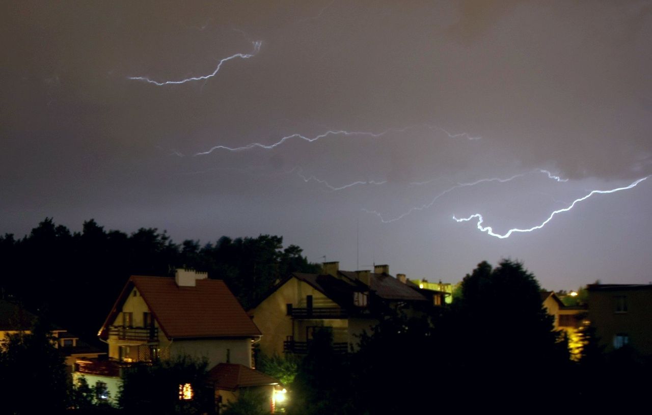Idzie burza! O tych rzeczach lepiej pamiętać, kiedy zbliża się burza. Fakty i mity na temat burzy [02.06.2025]