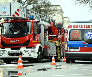 Wybuch i pożar. Matkę z dzieckiem ewakuowano podnośnikiem