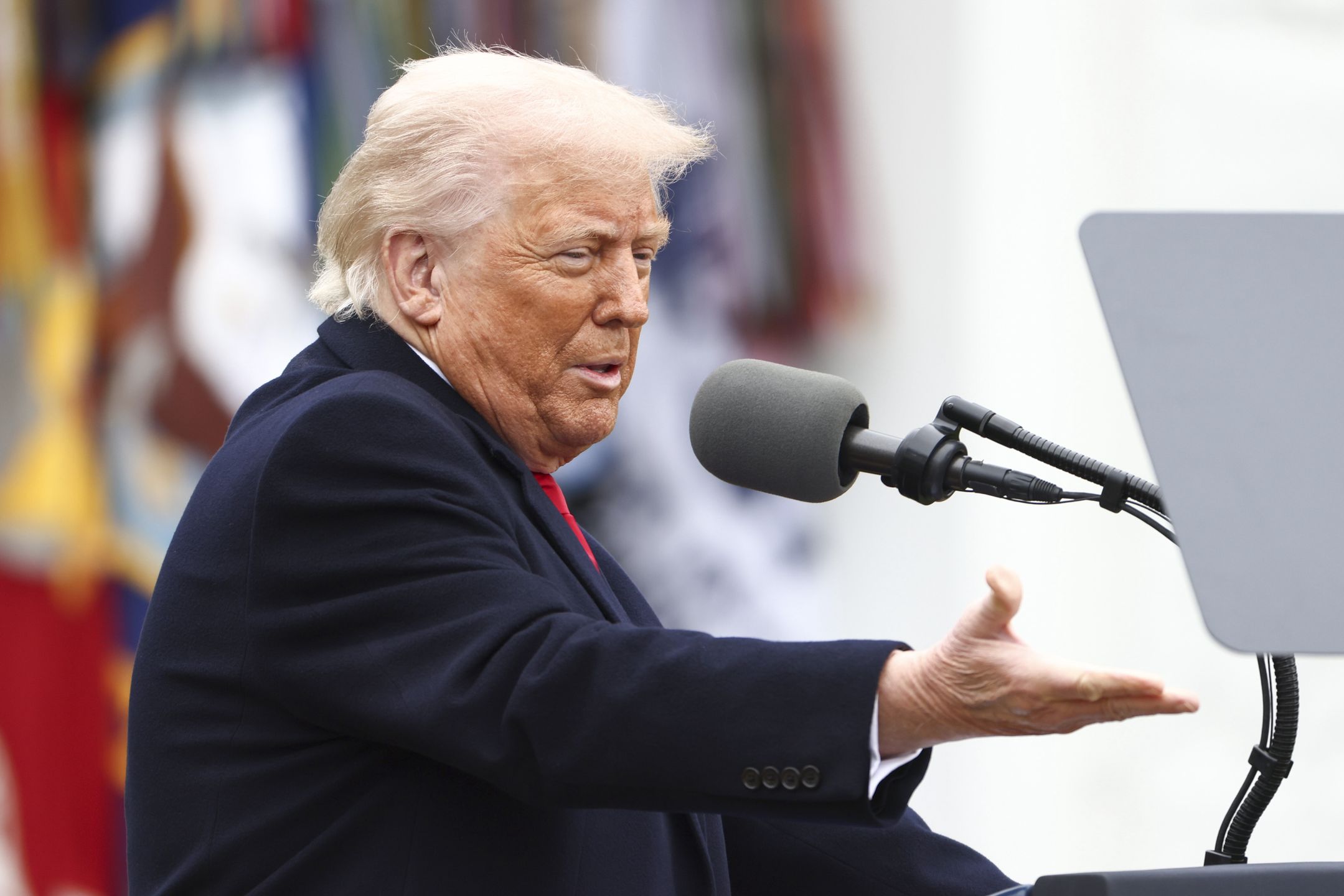 US President Trump unveils new tariffs on so-called Liberation Day
epa12006038 US President Donald Trump announces reciprocal tariffs against US trading partners in the Rose Garden of the White House in Washington, DC, USA, 02 April 2025. Trump has branded the day 'Liberation Day', though most economists expect US consumers to foot the costs.  EPA/JIM LO SCALZO / POOL 
Dostawca: PAP/EPA.
JIM LO SCALZO / POOL
US tariffs, US president