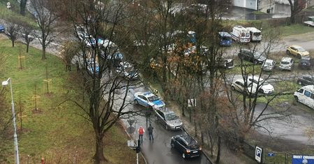 Pościg i obława za kierowcą, który nie zatrzymał się do kontroli. Porzucił auto, próbował się ukryć