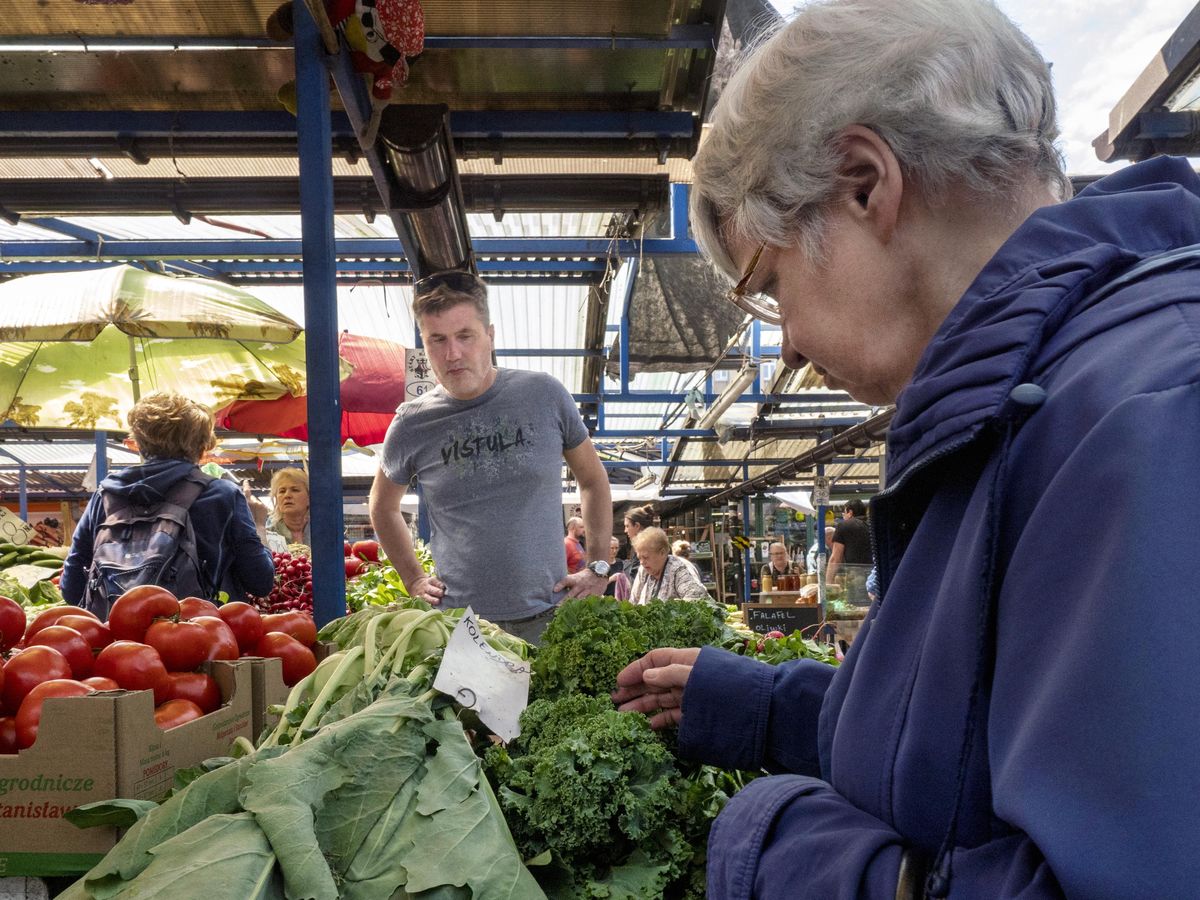 Plac Targowy Stary Kleparz
Jerzy Ocho�ski
wiosna, nowalijki, ceny, dro�yzna, inflacja, m�ode warzywa, warzywa, owoce, targ, plac, zakupy, stragany, warzywniak, bazar, targowisko, zieleniak, cena