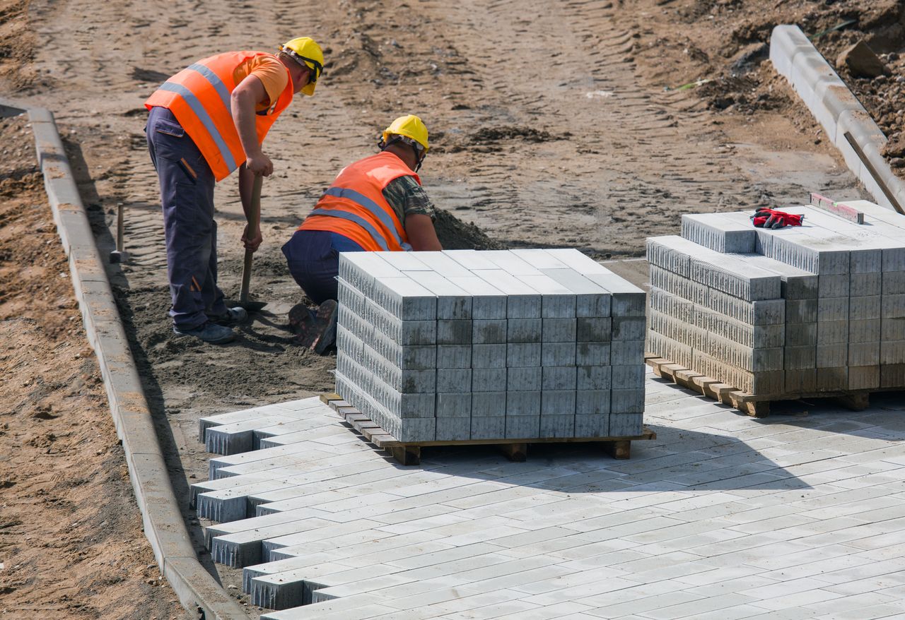 Bełchatów: Nowe chodniki w mieście, poprawiające wygodę i bezpieczeństwo