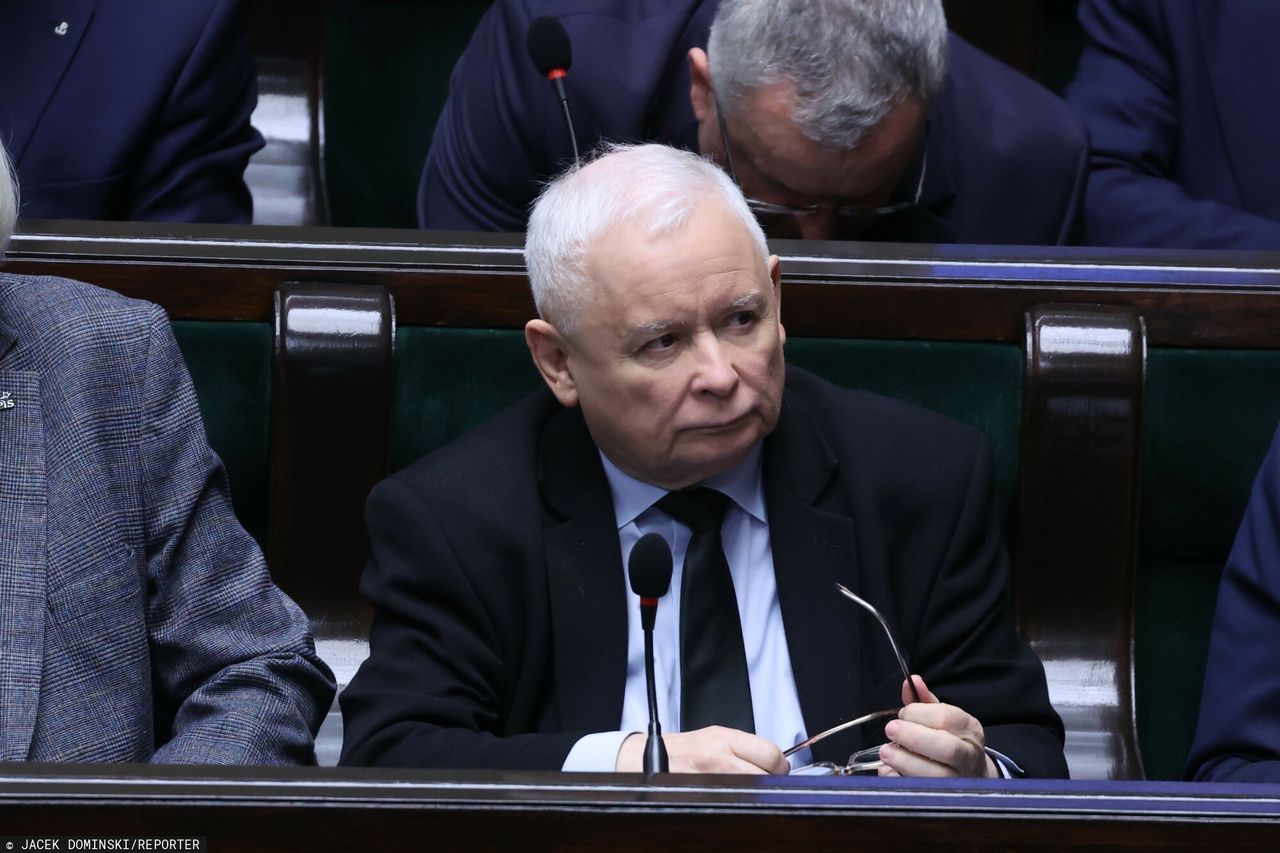 Pomyłka w PiS przy głosowaniu. Nawet Kaczyński źle wcisnął