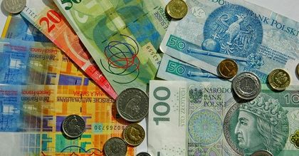 Rekordowo słaby złoty. Rata kredytu we frankach wzrosła o blisko 500 zł