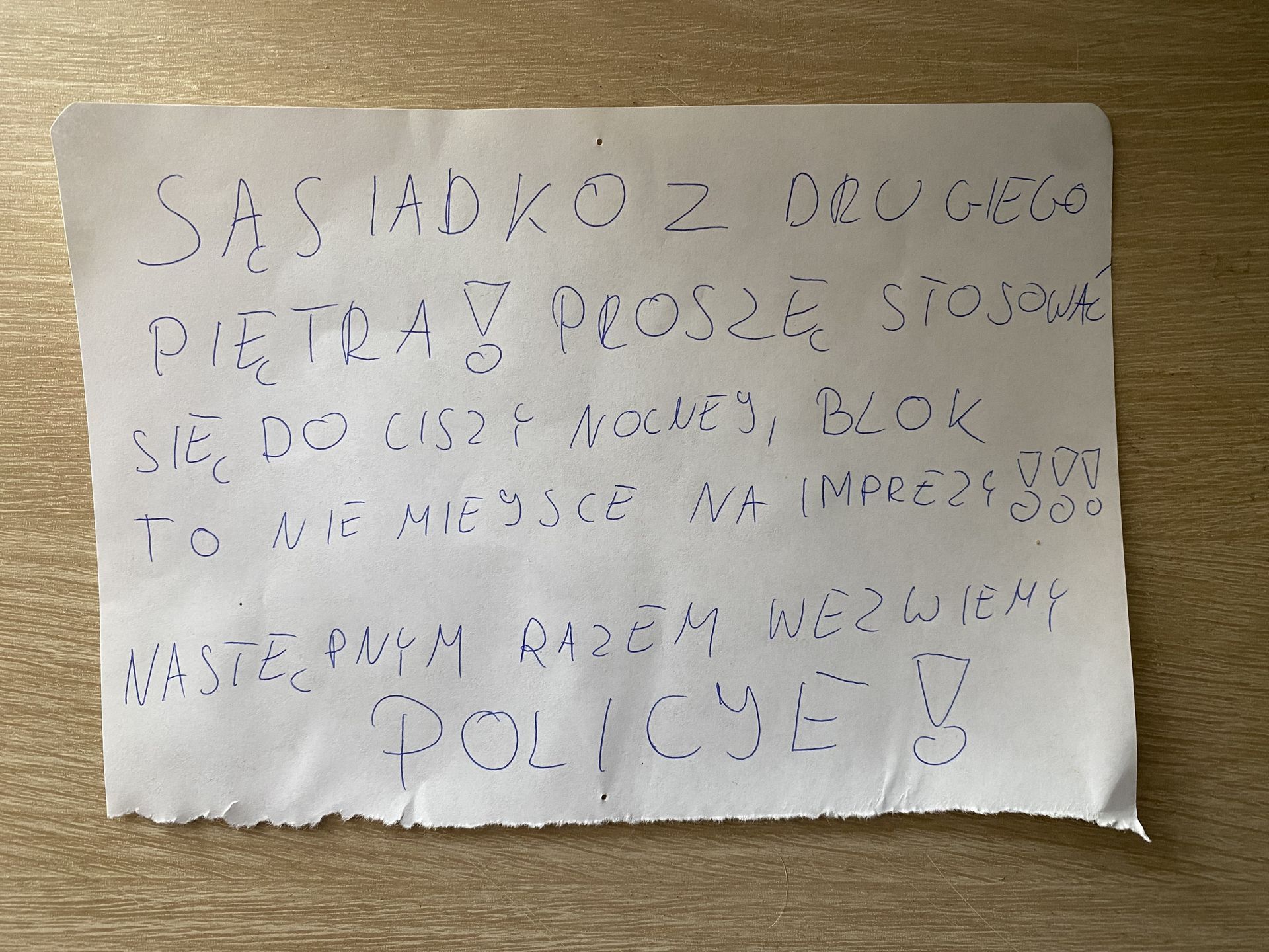 Magda od razu zdjęła kartkę, skierowaną do niej dzień po imprezie urodzinowej