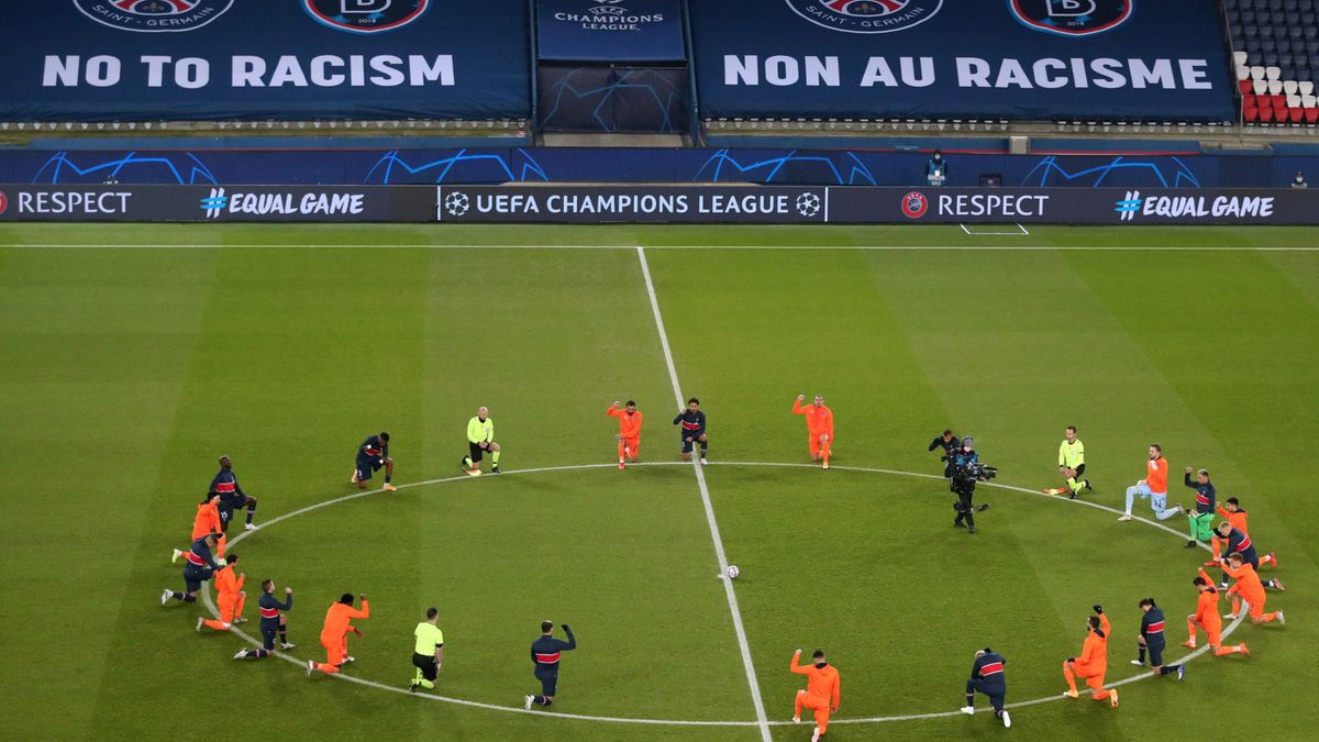 PAP/EPA / XAVIER LAINE / Protest przeciwko rasizmowi na stadionie w Paryżu