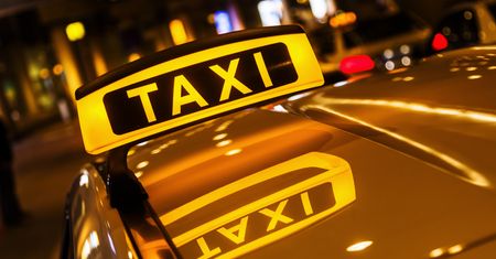 Taxi influencerka potrąciła pieszego. Jest reakcja Ubera