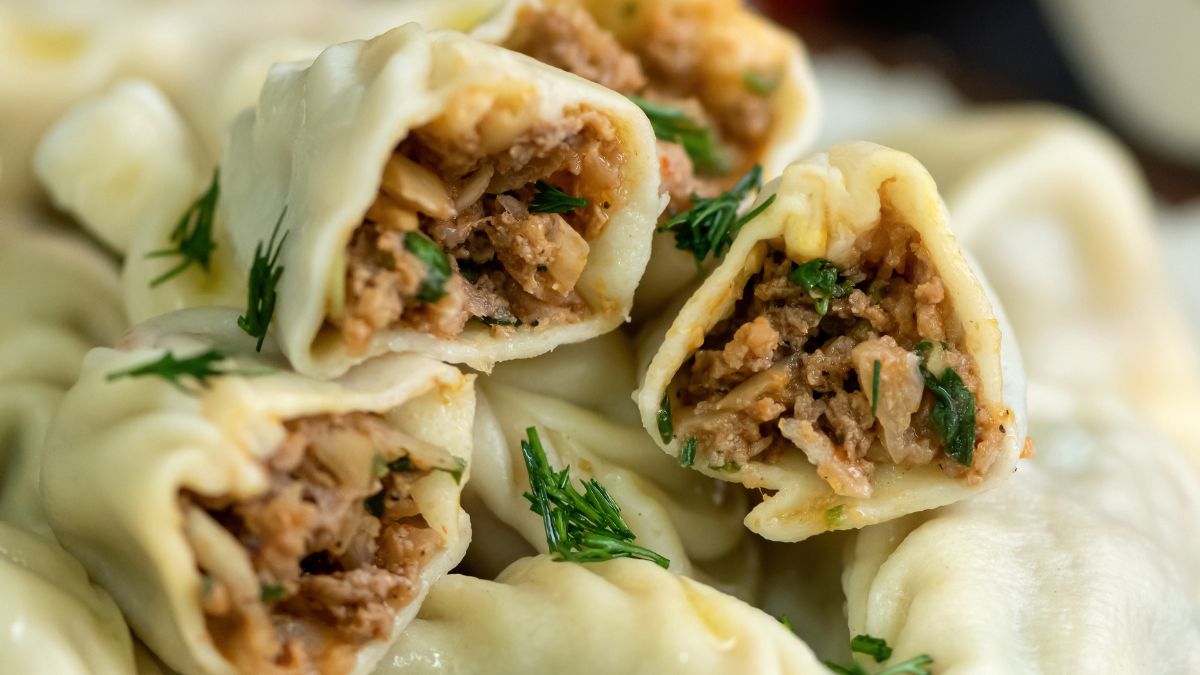 Pierogi z mięsem mielonym są znane w wielu kuchniach świata