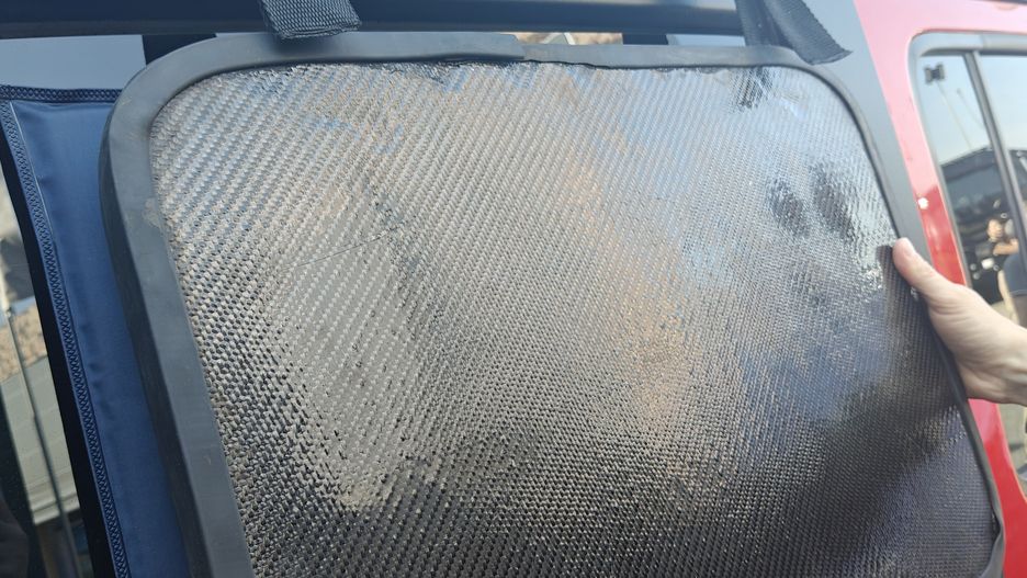 Płyta pancerza dodatkowego BC ARMS wraz z podkładem kevlarowym.