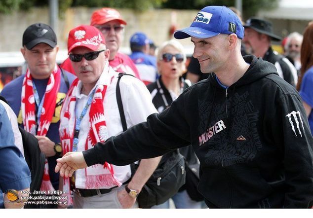 Za Tomaszem Gollobem kibice jeżdżą po całym świecie. Czy podzielą ich barwy klubowe mistrza?