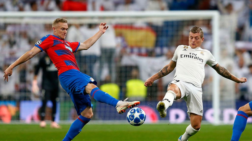 Getty Images / Angel Martinez/Real Madrid  / Na zdjęciu: Roman Prochazka oraz Toni Kroos