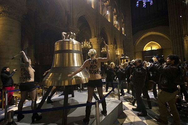Sąd w Paryżu uniewinnił działaczki Femenu, oskarżone o wandalizm w katedrze Notre Dame