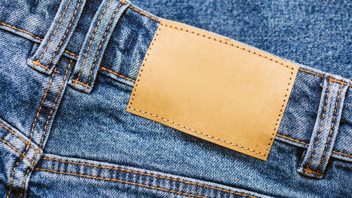 kupił używane spodnie, nie spodziewał się co w nich znajdzie