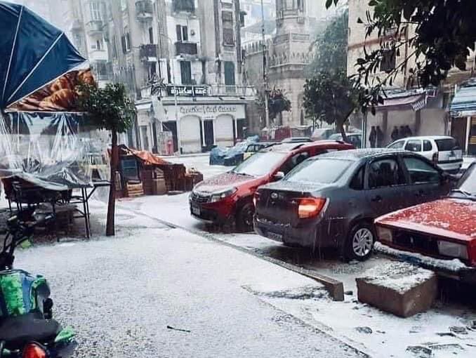 W Egipcie spadł śnieg. Jest nagranie organizacyjnego chaosu na ulicach Aleksandrii.
fot. Twitter.com/Amro Ali