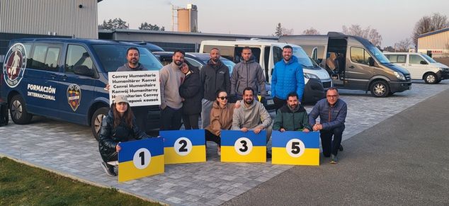 Tutaj cały konwój z Hiszpanii. W środku Ruben Garcia z dziewczyną