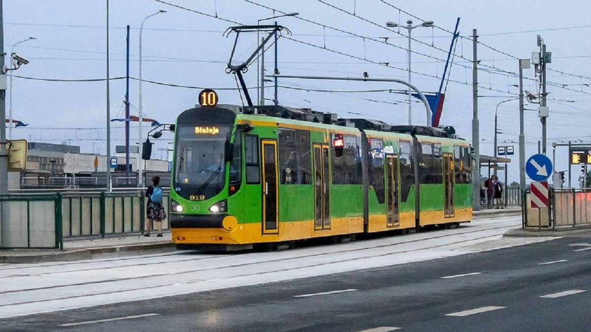 Motorniczy linii nr 10 stanął w obronie kobiety.