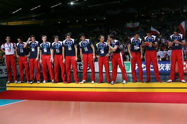 "Każde podium będziemy dedykować Arkowi Gołasiowi" - powiedział Piotr Gruszka (fot. FIVB)