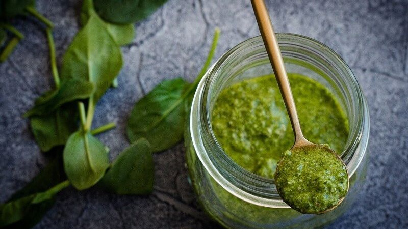 pesto zielone z bazylii