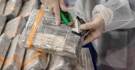 Kokaina w fabryce słynnego koncernu. Znaleźli paczki ukryte między workami kawy