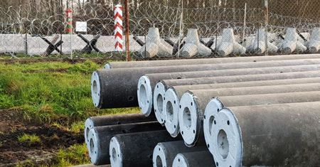 Budują zaporę na granicy z Kaliningradem. Straż Graniczna pokazała zdjęcia