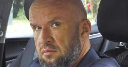 Tomasz Oświeciński martwi się, że premiera filmu "JAK OKRAŚĆ PAŃSTWO" się przedłuża. "Nie dajcie się zwieść pozorom"