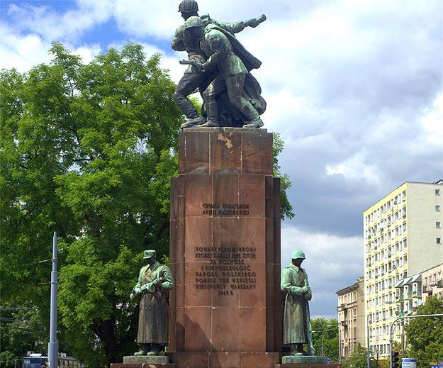 Pomnik "czterech śpiących" nie wróci na pl. Wileński