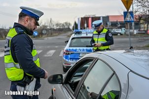 Mandaty i nowe przepisy to bat na polskich drogach. Zmieniły zachowania kierowców