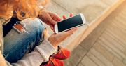 Jedziesz na wakacje? Oto, co zrobić, aby bateria w smartfonie nie padła zbyt szybko