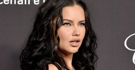 Adriana Lima chwali się ciążą. Zrobiła furorę w tym stroju