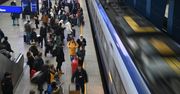 Warszawa: Tłumy mieszkańców na Dworcu Centralnym przed świętami