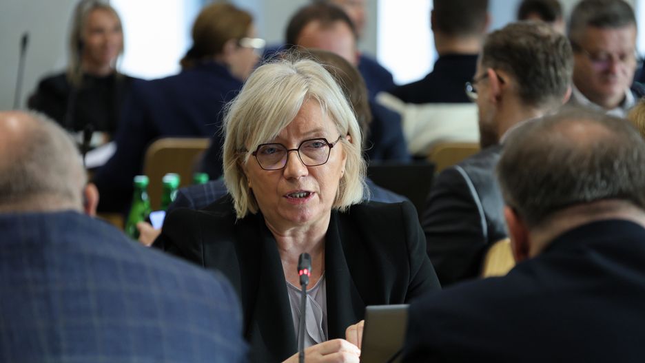 Warszawa, 29.12.2023. Prezes Trybunału Konstytucyjnego Julia Przyłębska podczas posiedzenia sejmowej komisji sprawiedliwości i praw człowieka w Sejmie w Warszawie, 29 bm. Posłowie mają rozpatrzyć i zaopiniować dla Komisji Finansów Publicznych rządowy projekt ustawy budżetowej na rok 2024. (sko) PAP/Paweł Supernak
