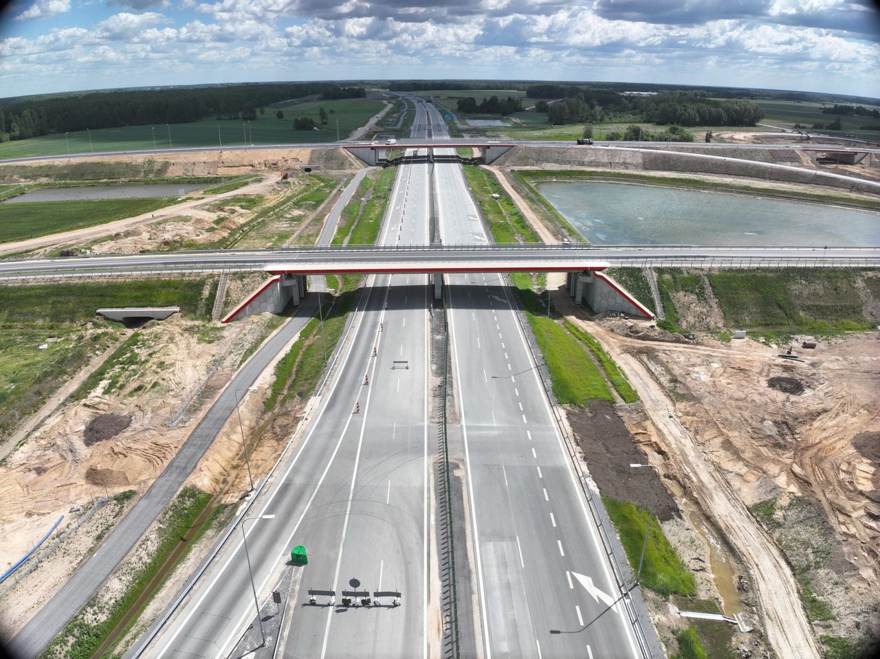 Autostradą z Warszawy do Białej Podlaskiej w godzinę. GDDKiA przecięła wstęgę