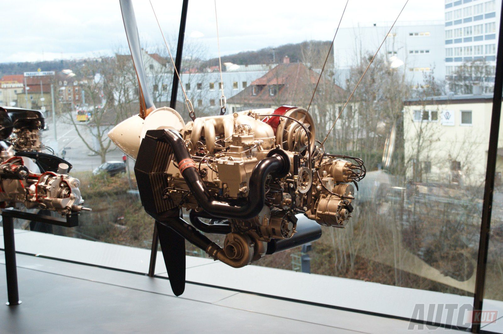 Eksponaty Porsche Museum - ekspozycja silników