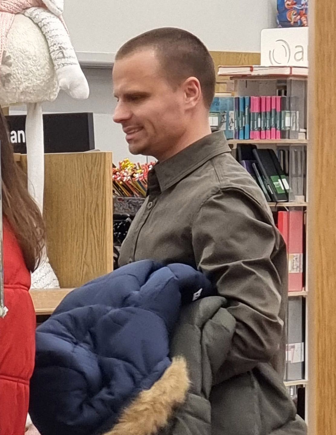 Marcin Hakiel na zakupach z córką i partnerką