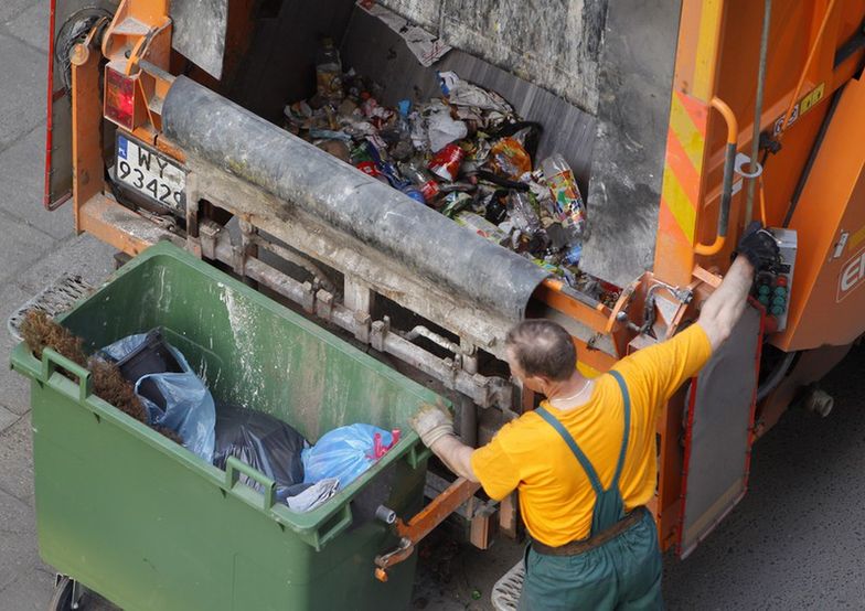 Ustawa śmieciowa wchodzi w życie. Warszawa szuka rozwiązania problemów