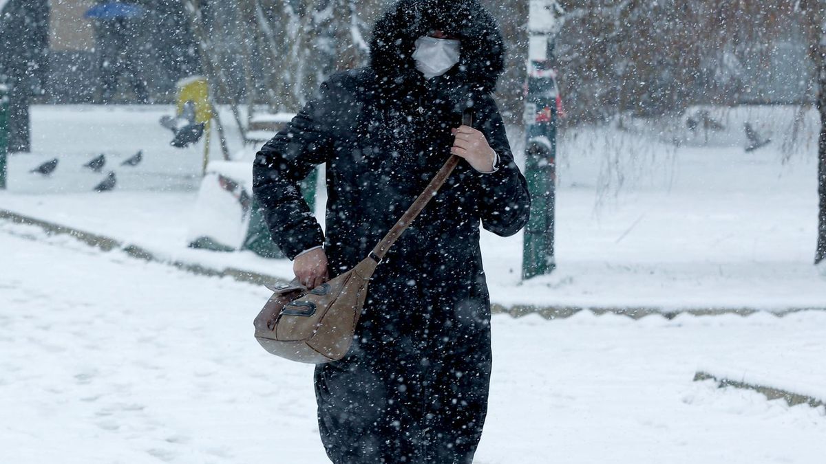 Koronawirus. Zimą może nadejść druga fala