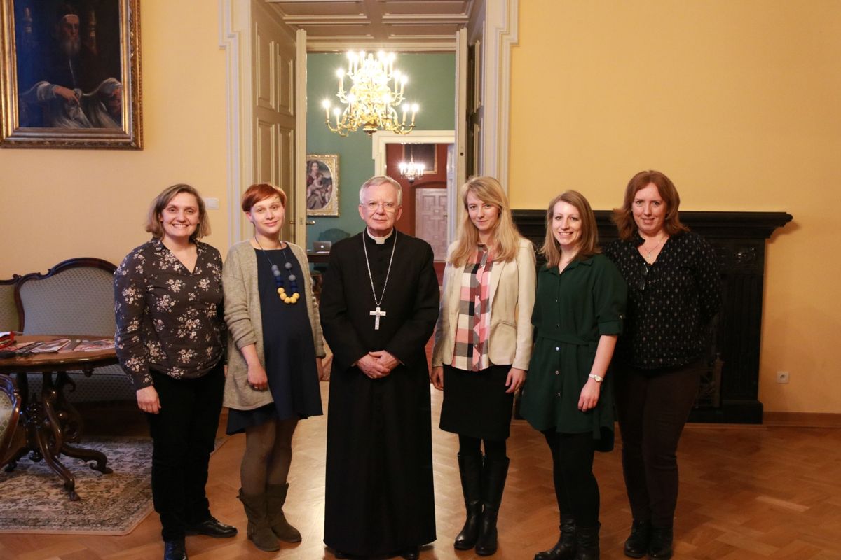 Arcybiskup Marek Jędraszewski zwolnił całe biuro prasowe. To pięć matek z dziećmi