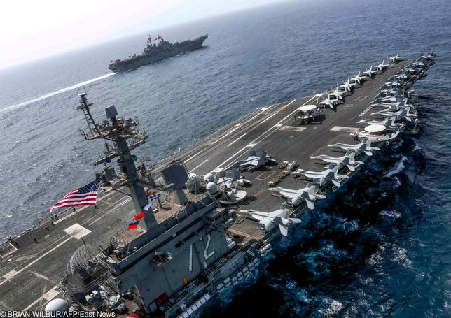 USS Abraham Lincoln płynie w kierunku Zatoki Perskiej