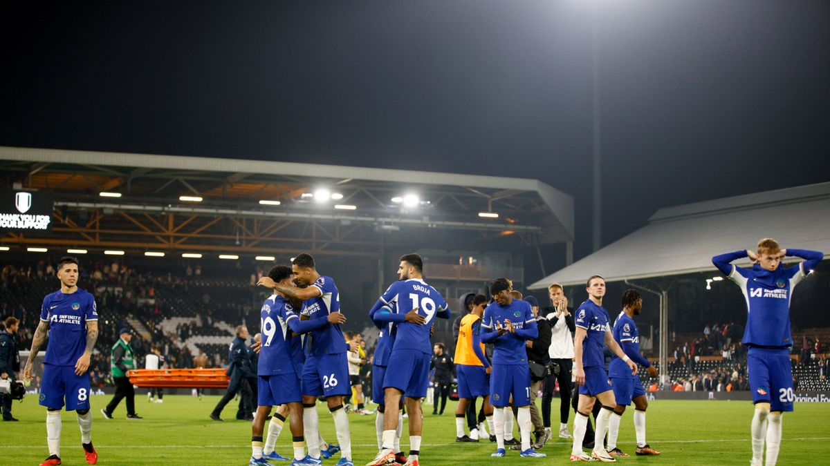 PAP/EPA / DAVID CLIFF / Na zdjęciu: piłkarze Chelsea