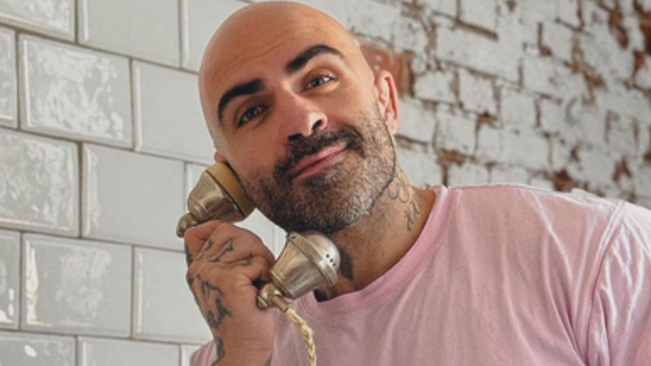 Akop Szostak nie może opędzić się od adoratorek
