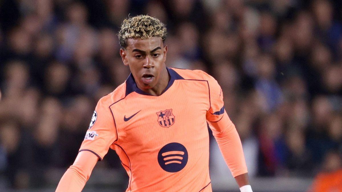 PAP/EPA / OLIVIER MATTHYS / Na zdjęciu: Lamine Yamal w meczu z Club Brugge