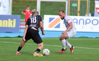 Drużyny III ligi kończą piłkarski rok. ŁKS Łomża i Wigry Suwałki nie chcą stracić kontakt z czołówką