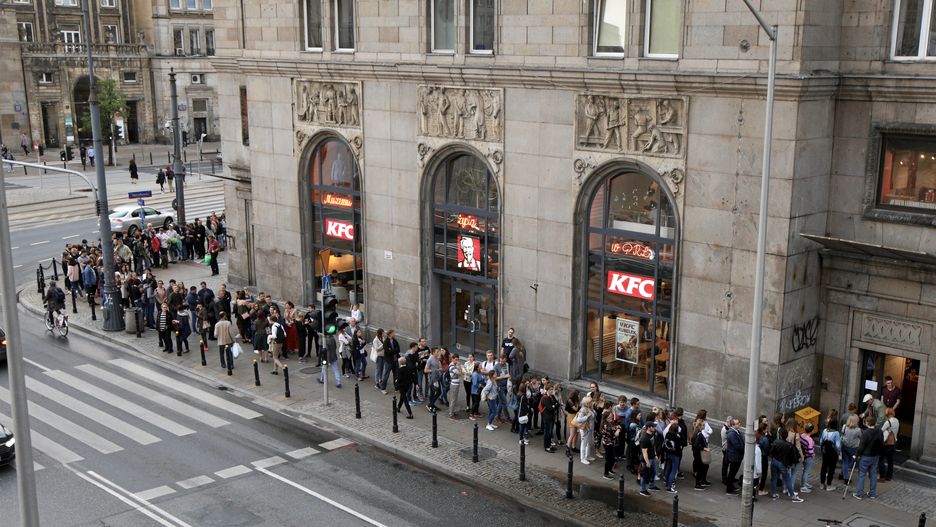 Warszawa. Kolejka przed Muzeum Życia w PRL podczas Nocy Muzeów, 18.05.2019 r.