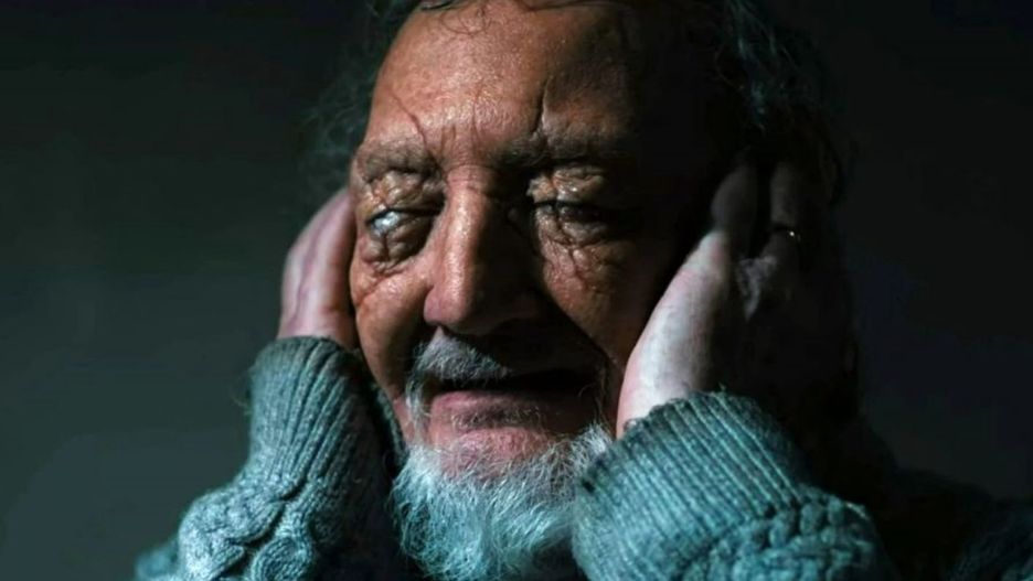 Robert Englund jako Victor w "Stranger Things"