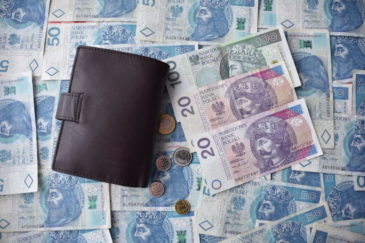 Jak różne pokolenia wydają pieniądze? Wyniki najnowszego badania wskazują na bardzo wyraźne różnice